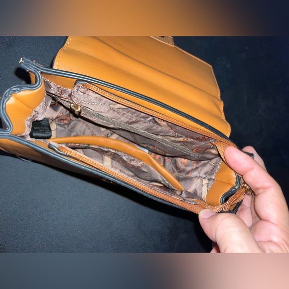 SOLD Vegan Leather Camel Colored Purse Hand Bag NWT - Picture 4 of 7